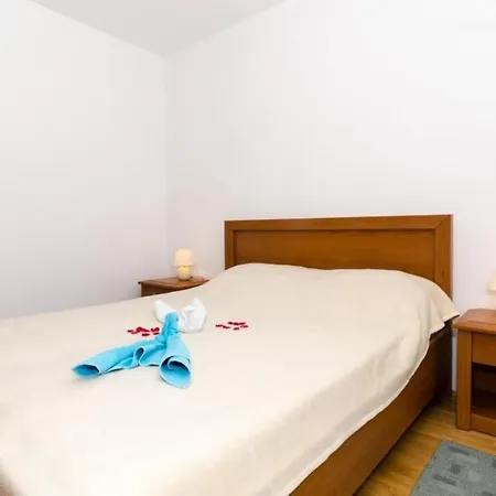Mony-one Bedroom With Terrace - Ground Floor Appartamento *